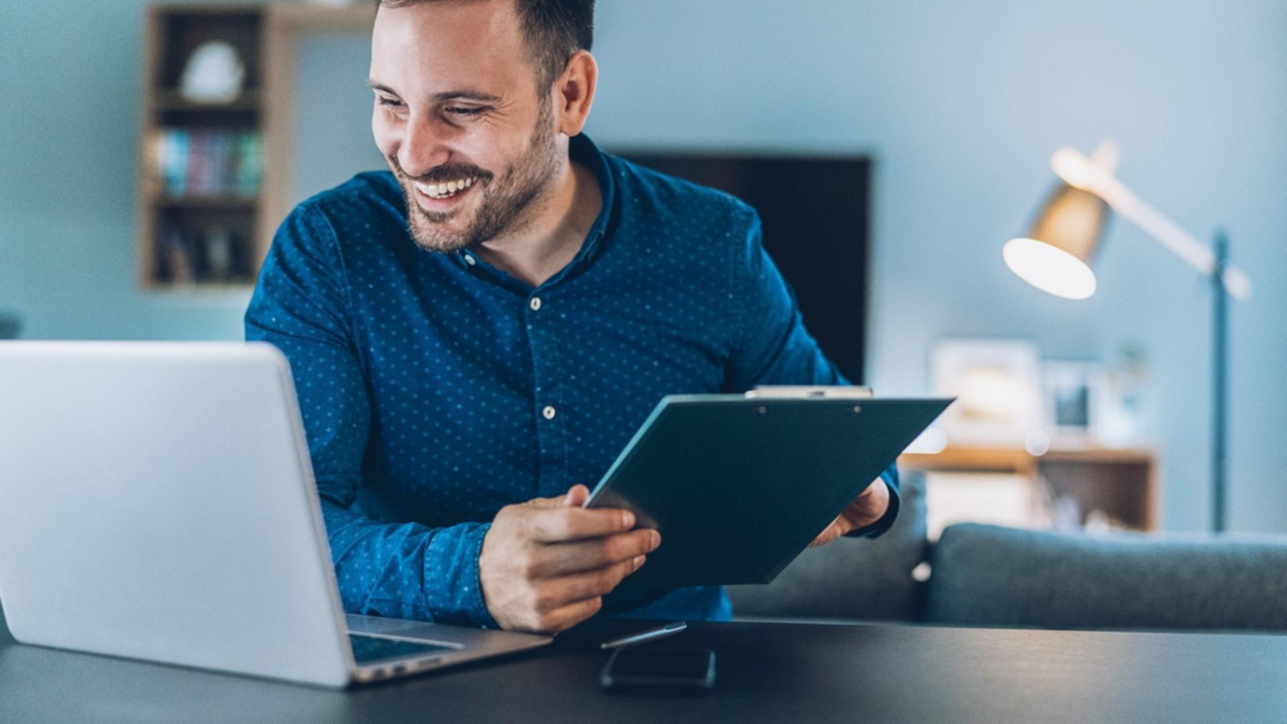 Revisión de estrategia SEO con herramientas de análisis